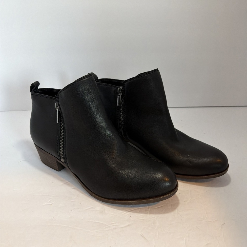 Lucky Brand Women's Koben Black Leather Low Ankle Bootie sz 9.5M w/Metal Detail